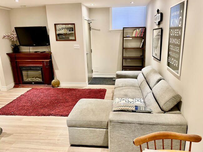 Photo du bâtiment - Quiet, bright, private, furnished 1 bedroo...