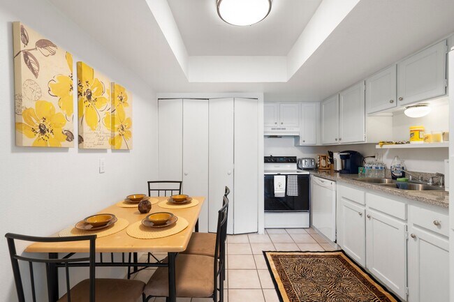 Foto del edificio - 8066 E Oak St