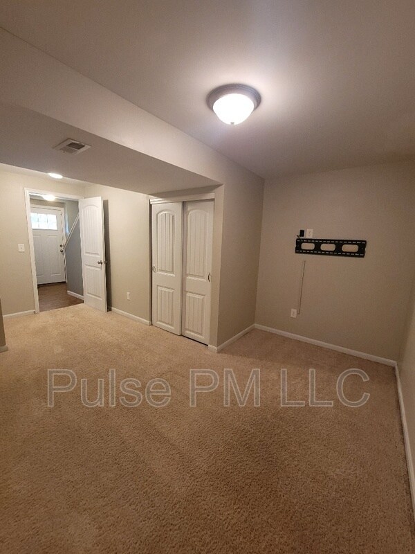 Building Photo - 1212 E Henry Clay Ave