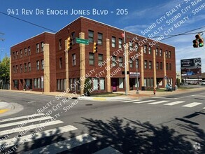 Building Photo - 941 Rev Dr Enoch Jones Blvd