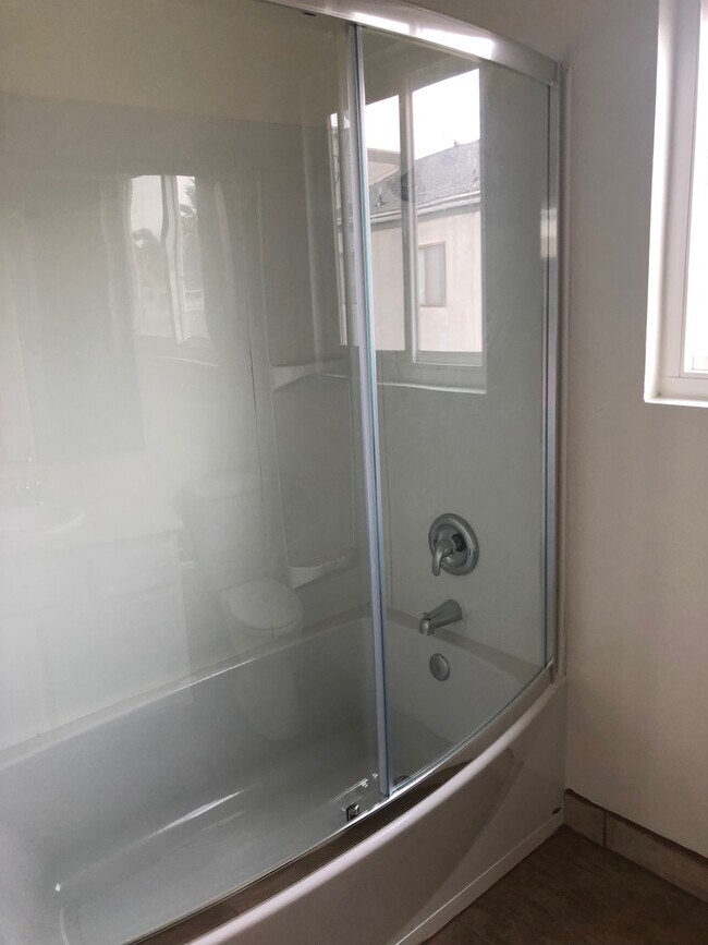 New tub and tub enclosure - 210 Venice Ave
