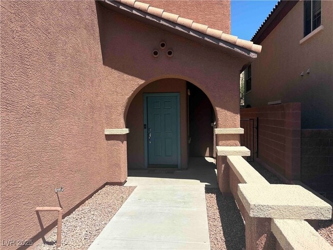 Building Photo - 10858 La Florentina Ave