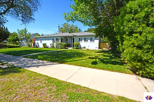 Building Photo - 7061 Louise Ave