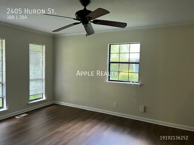 Foto del edificio - 2405 Huron St