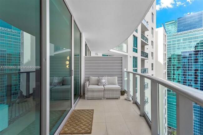 Foto del edificio - 300 S Biscayne Blvd