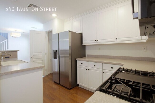 Foto del edificio - 540 Taunton St