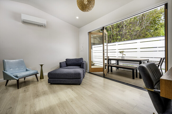 Foto del edificio - 2500 E 5th St