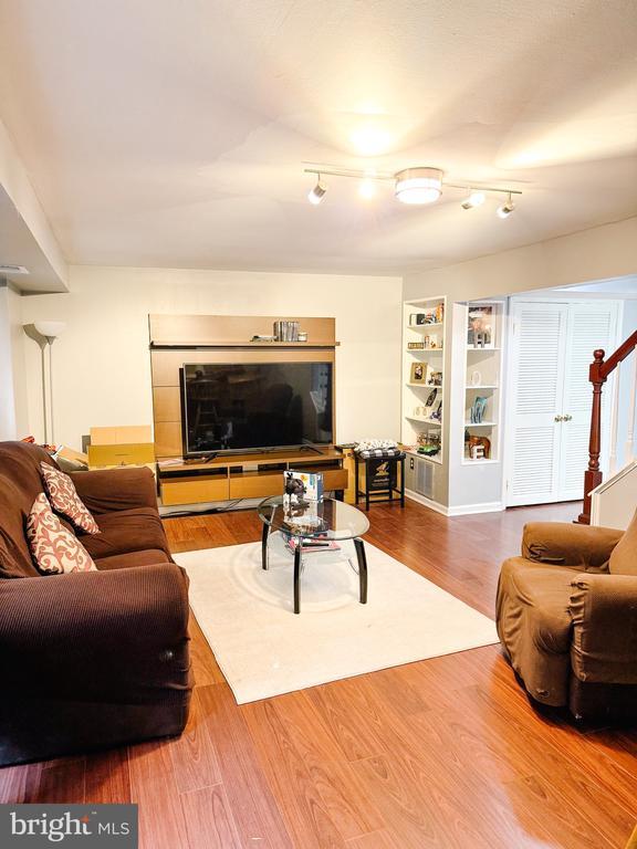 Foto del edificio - 4333 Cedarlake Ct