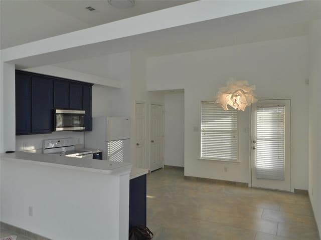 Foto del edificio - 8800 Eastwood Ave