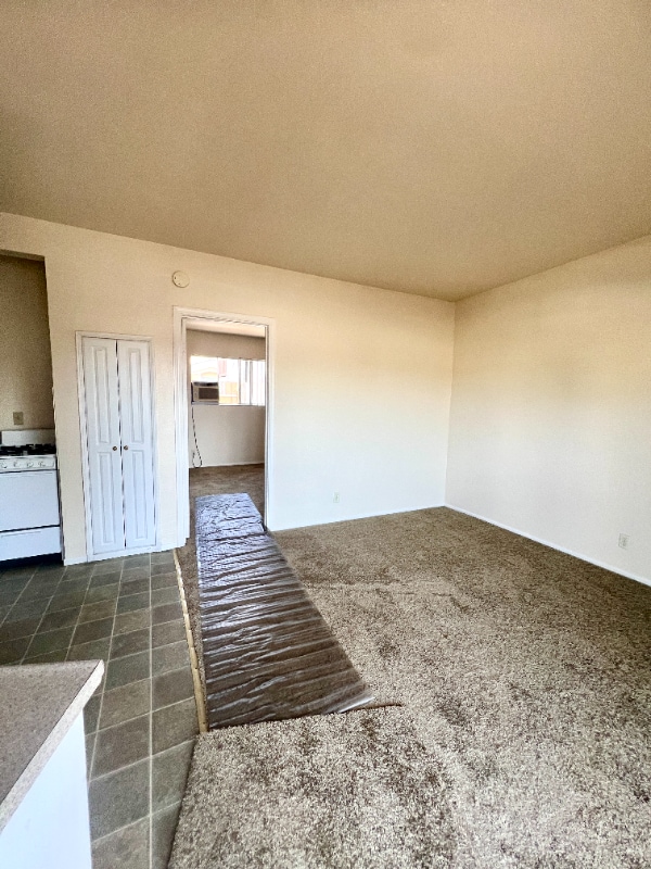 Building Photo - 5822 Kingman Ave