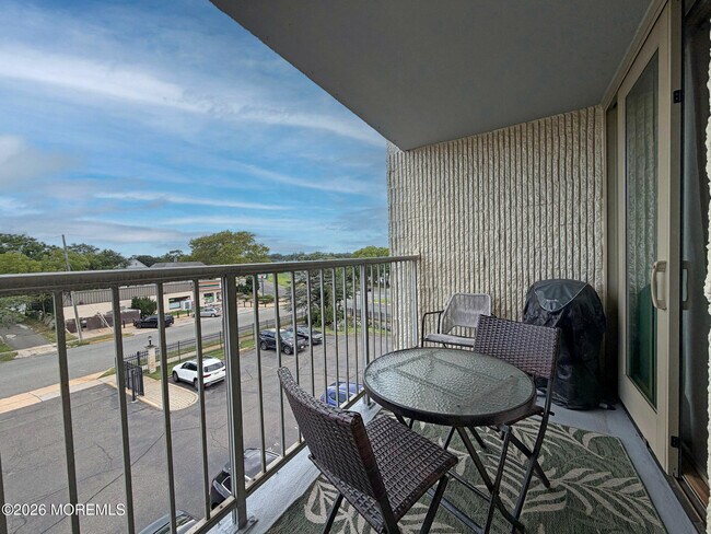 Foto del edificio - 1000 River Rd