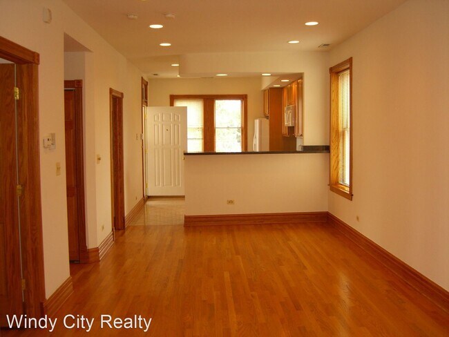 Building Photo - 4539 N Albany Ave