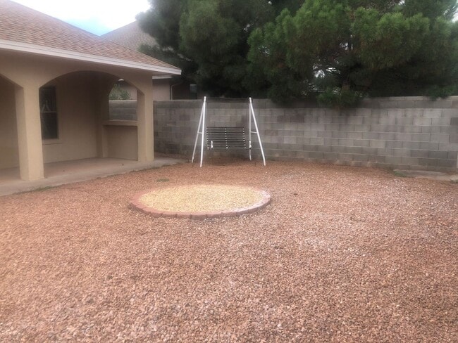 Building Photo - Beautiful 3 bedroom 3 bath home!