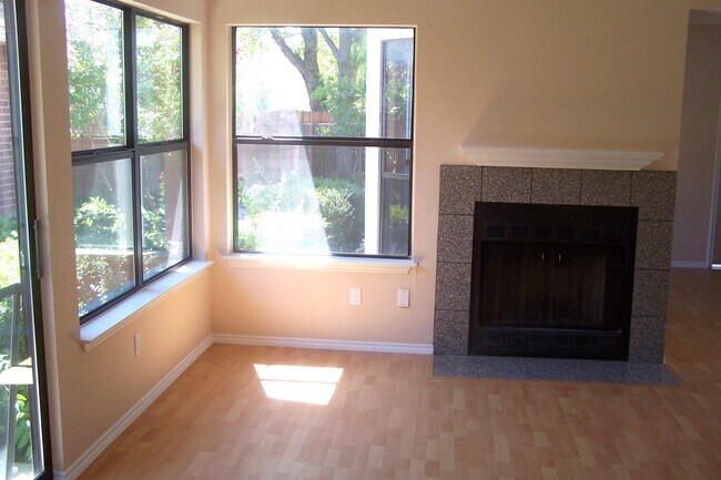 Building Photo - 6743 Poppy Dr