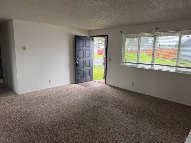 Foto del edificio - 5040 E St