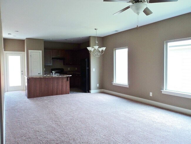 Foto del edificio - Home Available for Rent in Margaret - COMI...