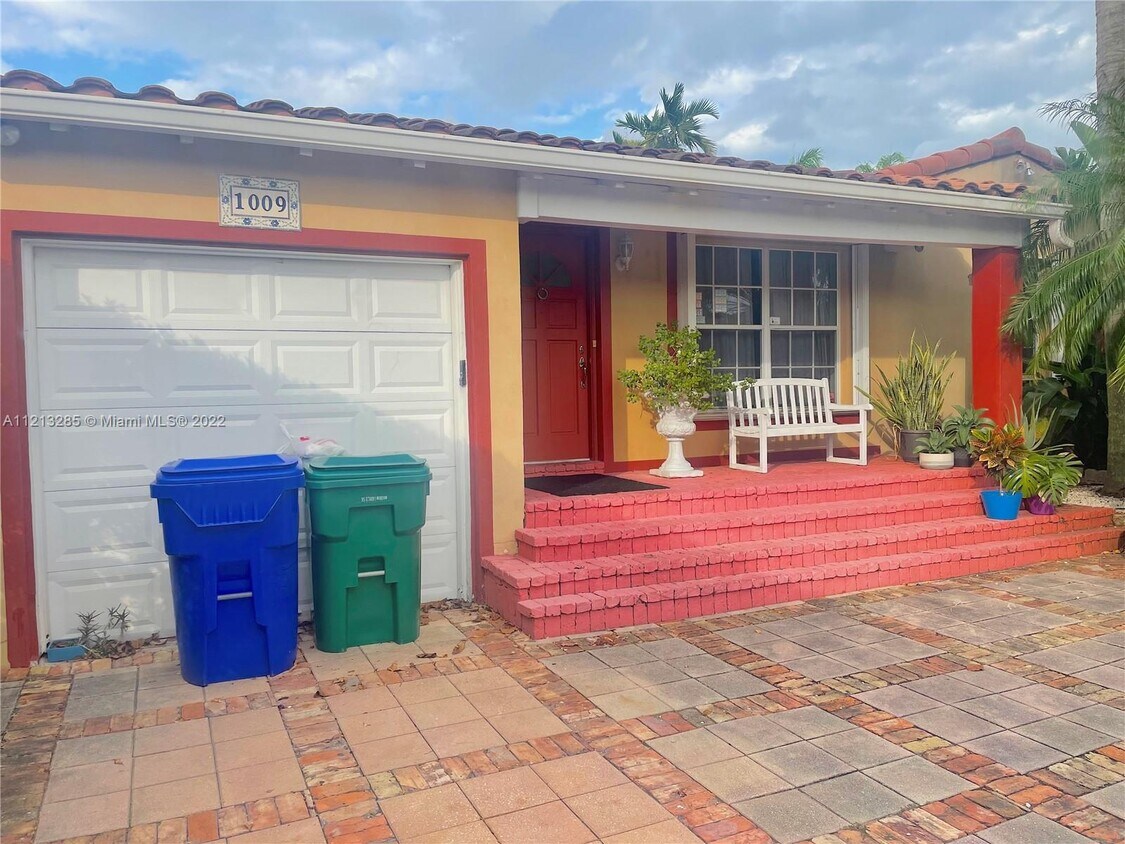 Primary Photo - 1009 SW 24th Rd