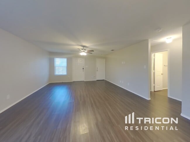 Foto del edificio - 5557 McClelland St