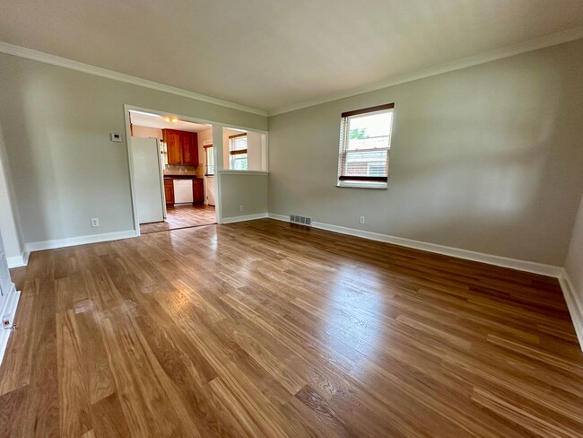 Building Photo - 2 Bed and 1.5 bath home in Reading
