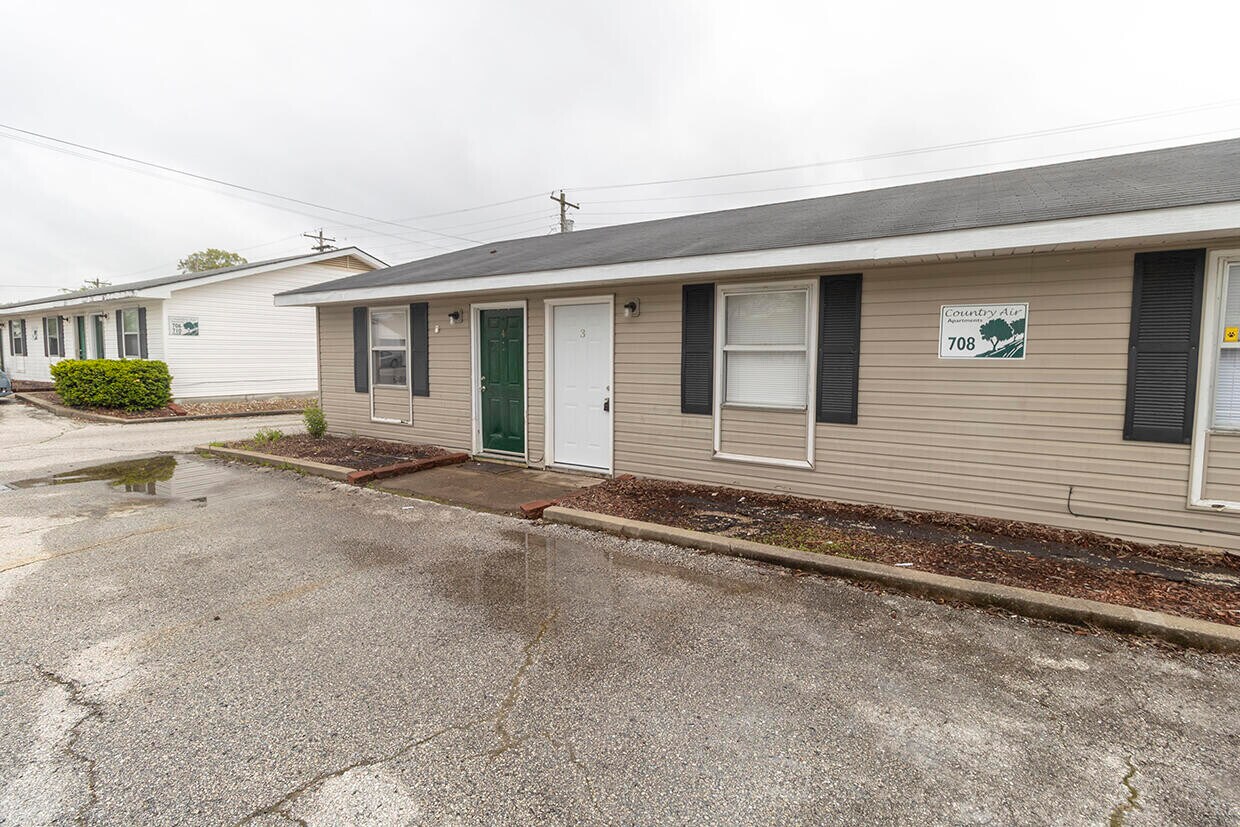 Foto principal - 708 W Cunningham Dr