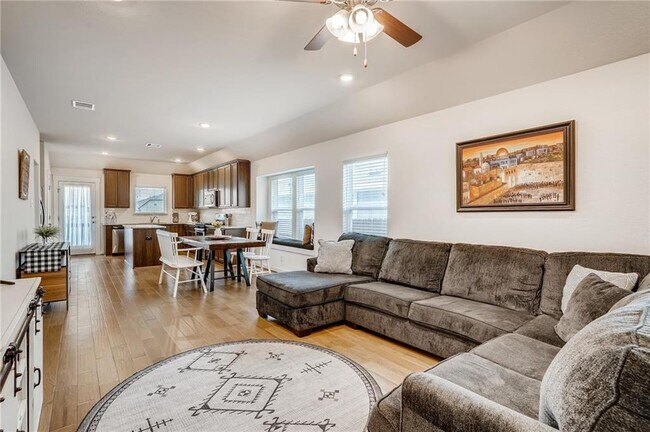 Foto del edificio - 6049 Urbano Bnd