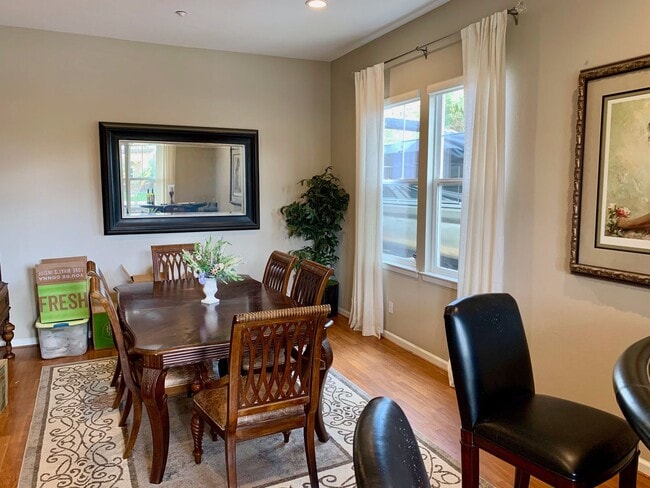 Building Photo - Beautifully Updated Single-Story Home on Q...