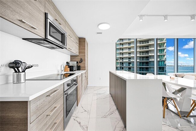 Foto del edificio - 650 NE 32nd St