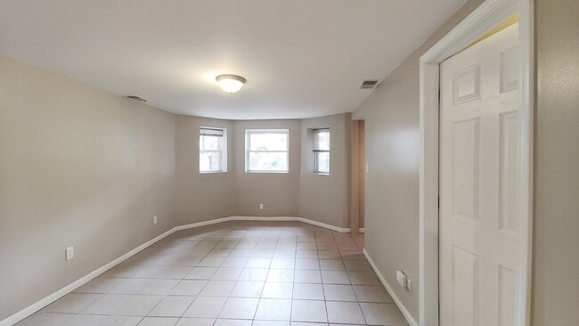 Building Photo - 3643 S Hermitage Ave