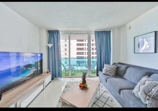 Building Photo - 4001 S Ocean Dr