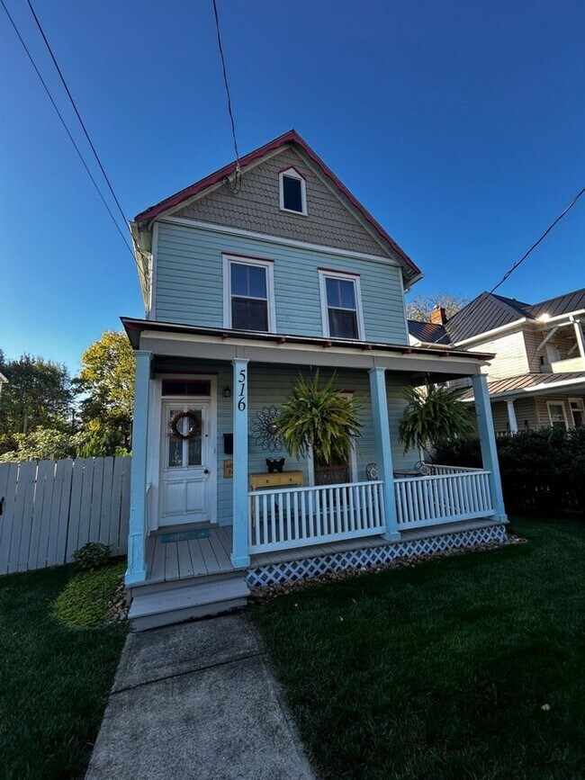 Foto del edificio - Cozy & Updated - 3 BR home in Old SW!