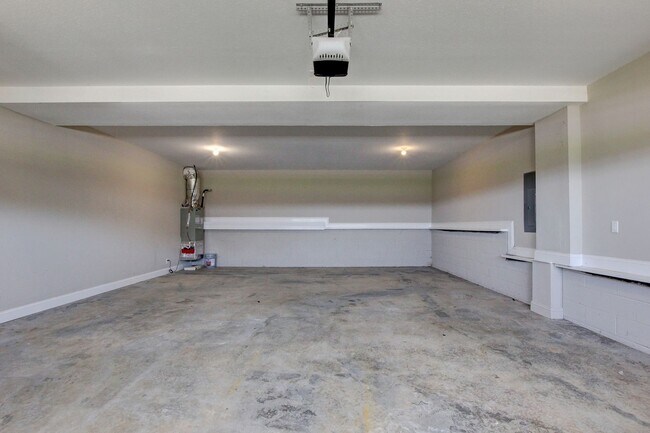 Foto del edificio - 1121 Cardinal Creek Dr