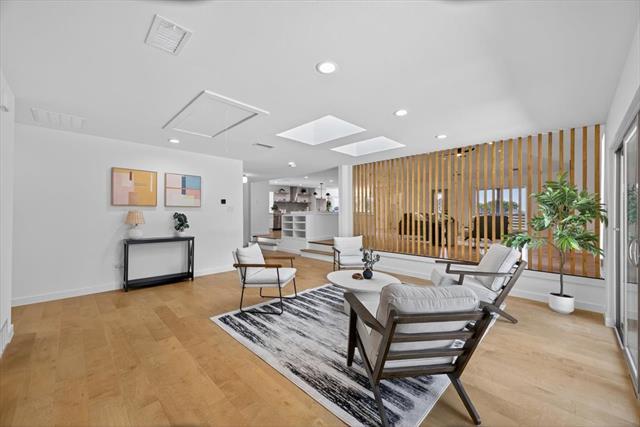 Building Photo - 250 Oak Hill Dr