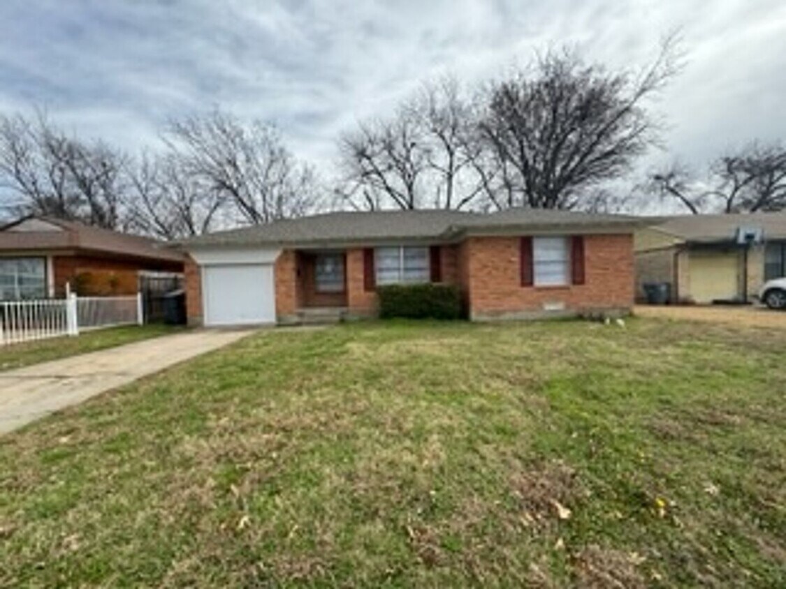 Primary Photo - Great home for a great price in Dallas ISD