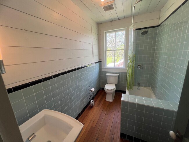 Foto del edificio - 618 Bayridge Rd