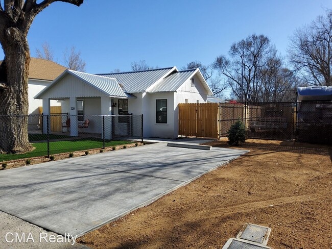 Building Photo - 2 br, 1 bath House - 739 Ruth Street
