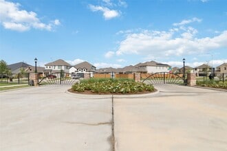 Building Photo - 728 Lake Lacosta Dr