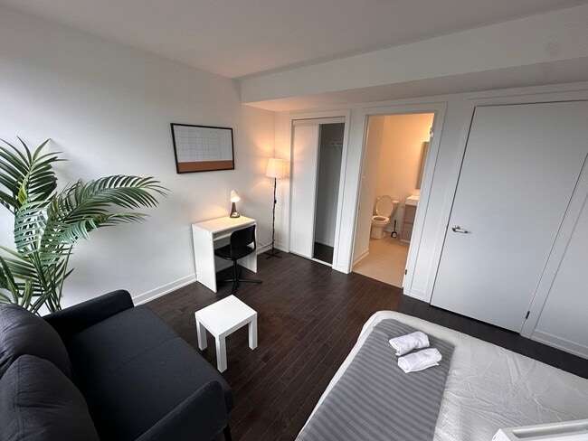 Photo du bâtiment - 80 Green Gardens Blvd