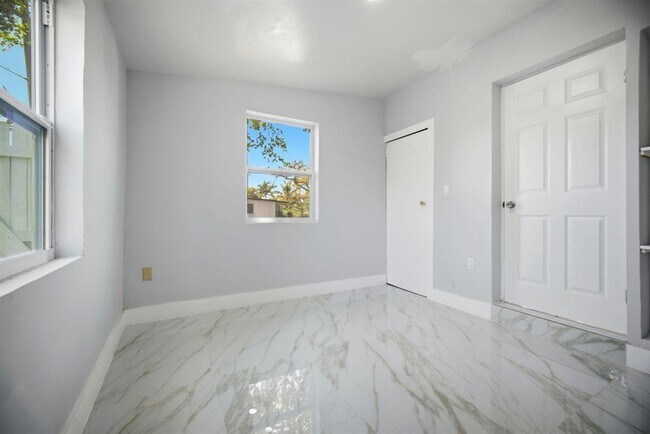 Foto del edificio - 1517 NE 53rd Ct