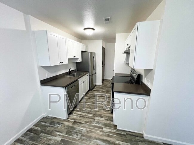 Building Photo - 1529 Delucchi Ln