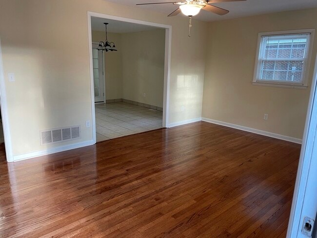 Building Photo - 406 Bryan St