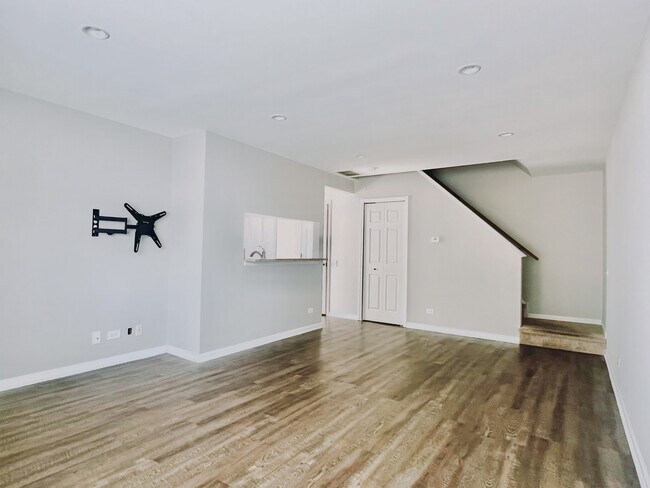 Foto del edificio - 1656 Normantown Rd