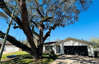 Building Photo - 108 Creek Bend Ln