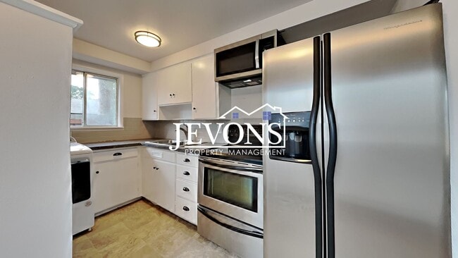 Building Photo - 9835 Meadow Road SW Lakewood, WA 98499