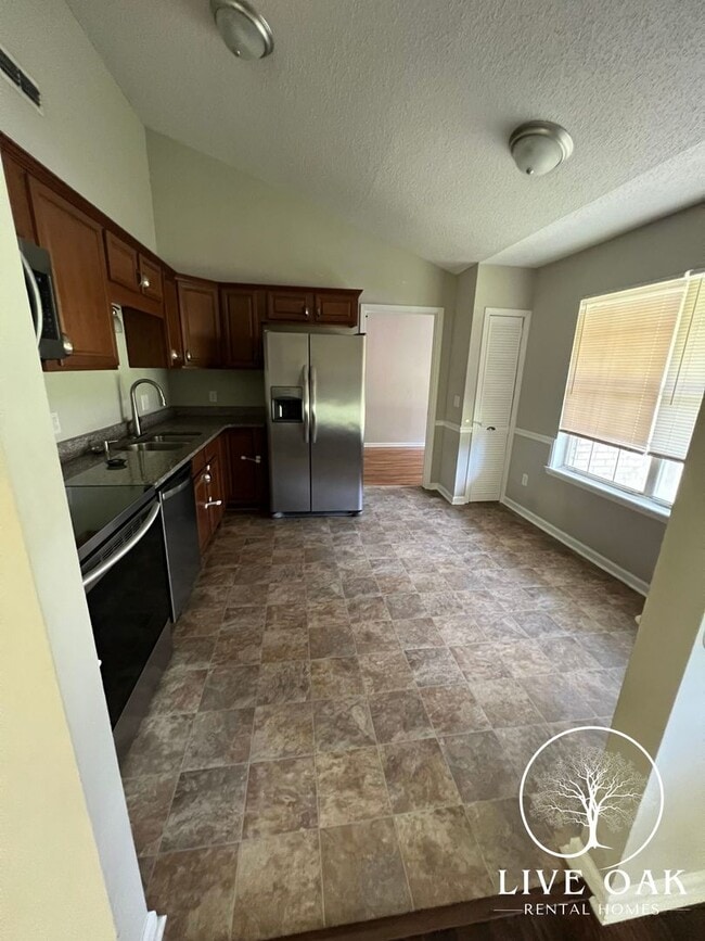 Building Photo - FALL MOVE-IN SPECIAL: $500 OFF 1st MONTH'S...