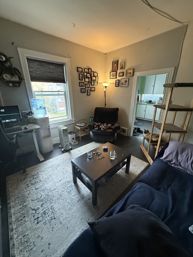 Building Photo - 129 Langside St