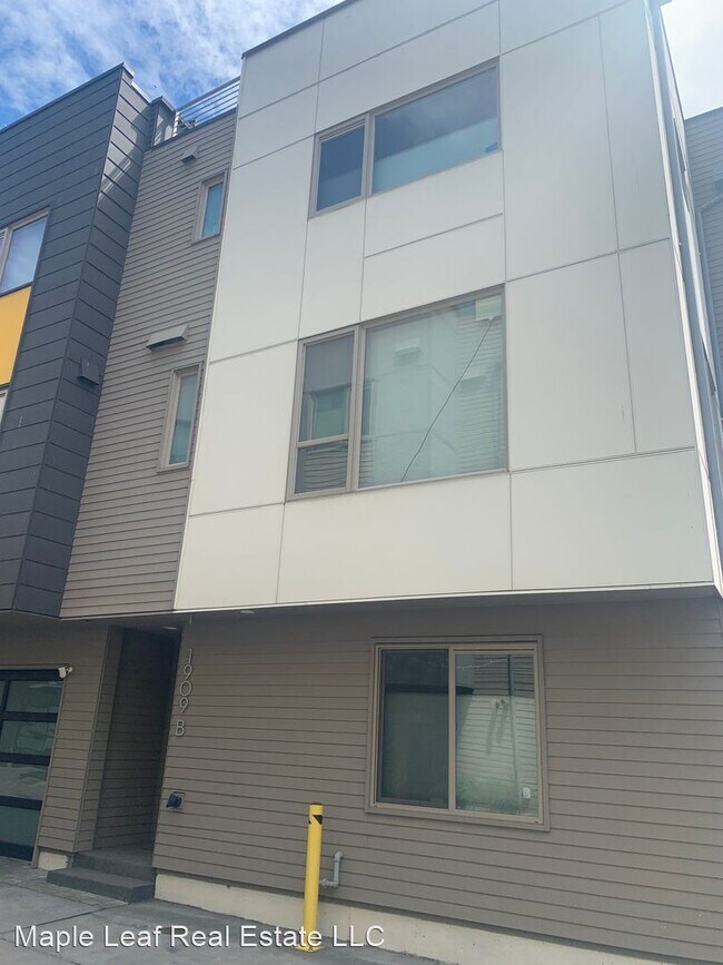 Building Photo - 3 br, 3.5 bath House - 1909 25th Ave S  Un...
