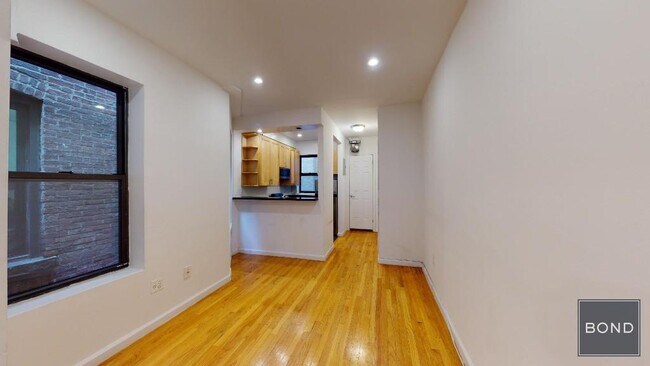 Foto del edificio - 439 W 51st St