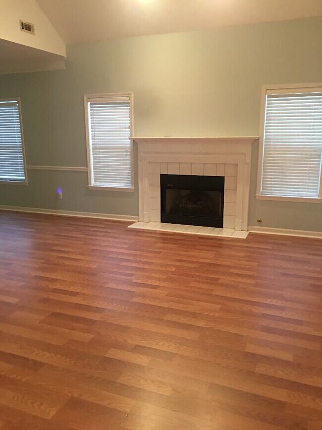 Foto del edificio - 534 Fielding Ct