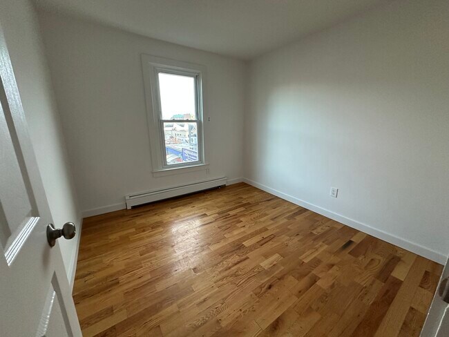 Building Photo - 20 Taff Ave