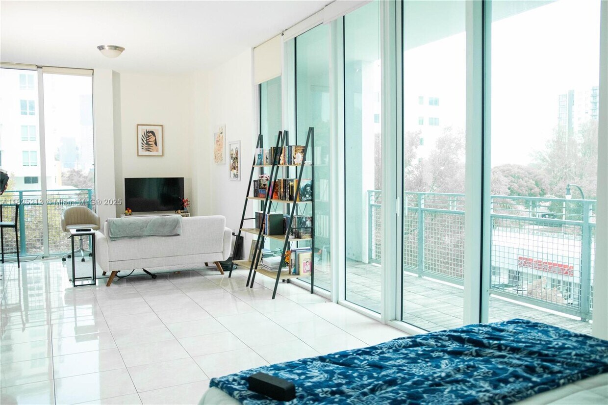 Foto principal - 350 NE 24th St